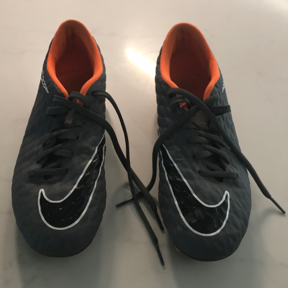 Men’s size 8.5 NIKE Hypervenom soccer cleats